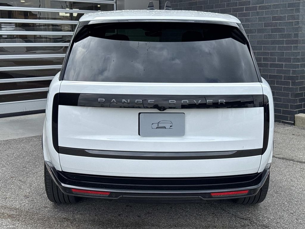New 2026 Fuji White Land Rover SE image 5