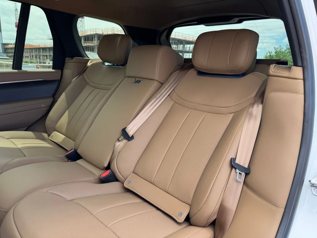 New 2026 White Land Rover Autobiography image 18