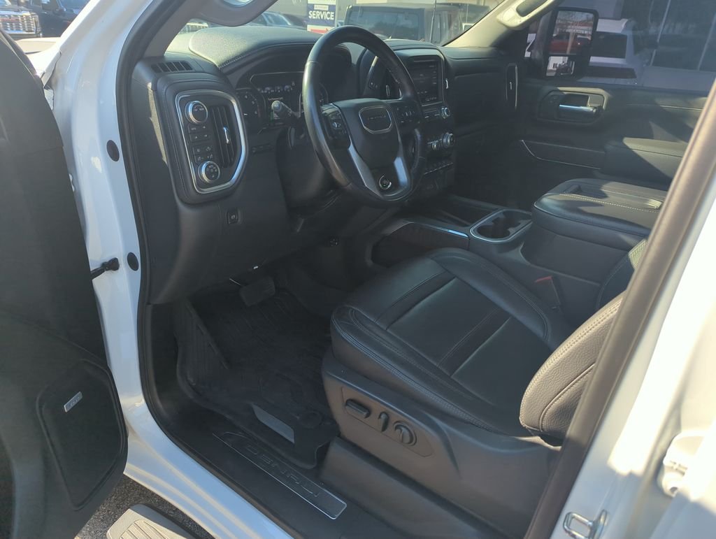 Used 2021 White GMC Denali image 10
