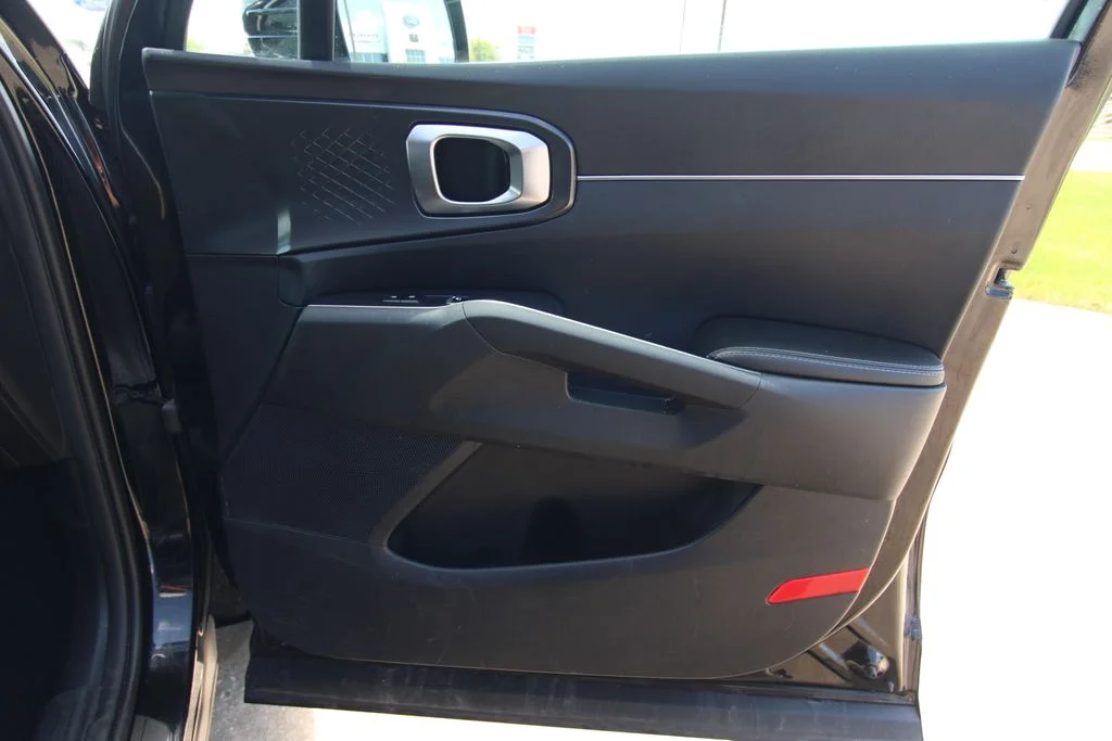 Used 2024 Black Kia S image 40