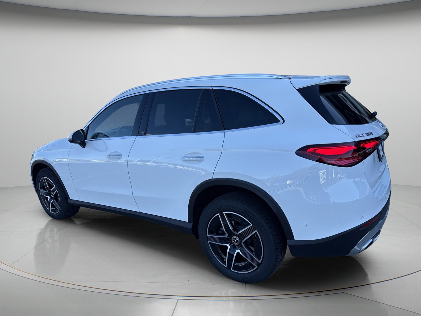Used 2026 Polar White Mercedes-Benz GLC 300 image 3