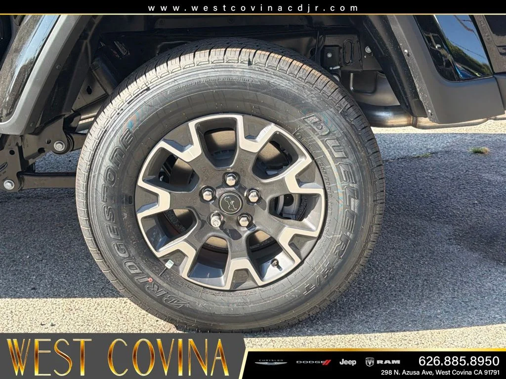 New 2026 Black Clear-Coat Exterior Paint Jeep Sahara image 15