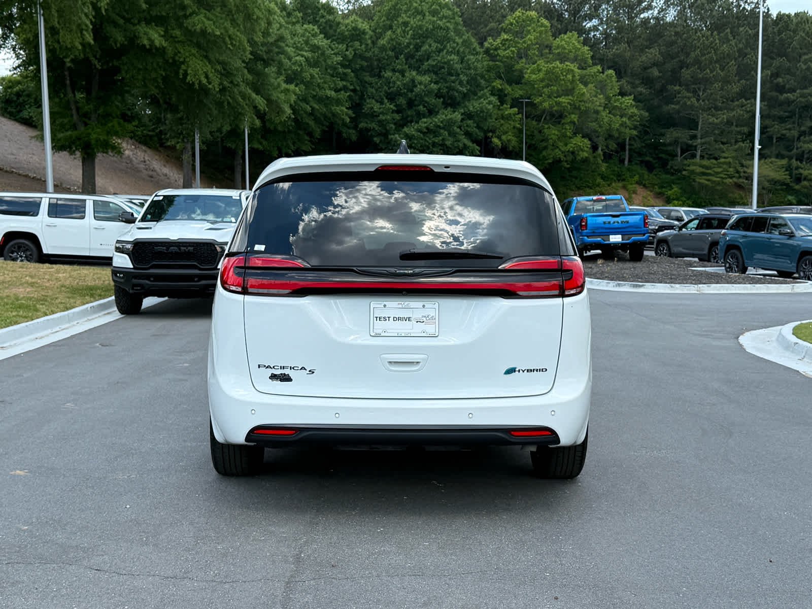 Used 2024 Bright White Clearcoat Chrysler Hybrid S Appearance Pkg image 4
