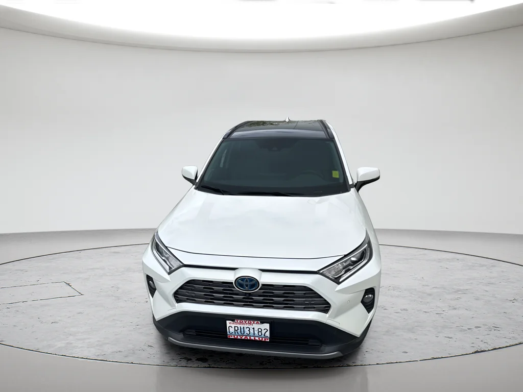 Used 2020  Toyota Limited image 2