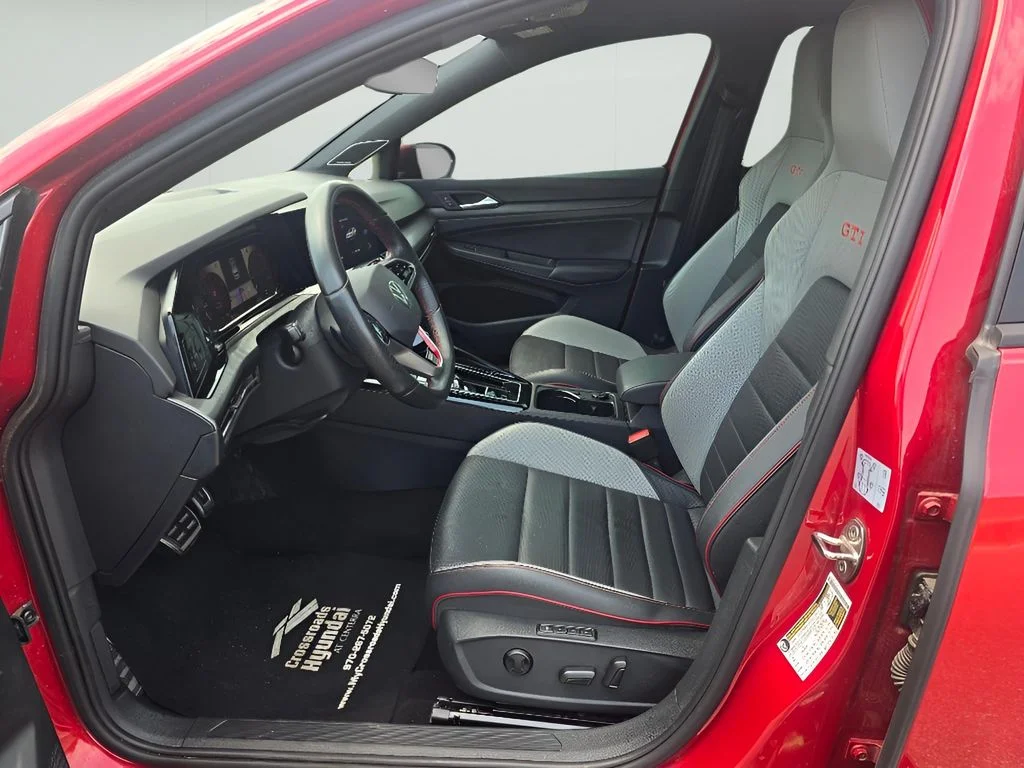 Used 2024 Kings Red Metallic Volkswagen SE image 15