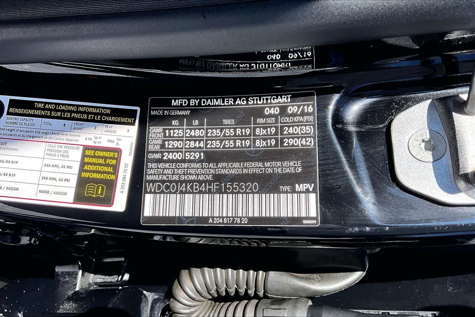 Used 2017 Obsidian Black Metallic Mercedes-Benz GLC 300 image 32