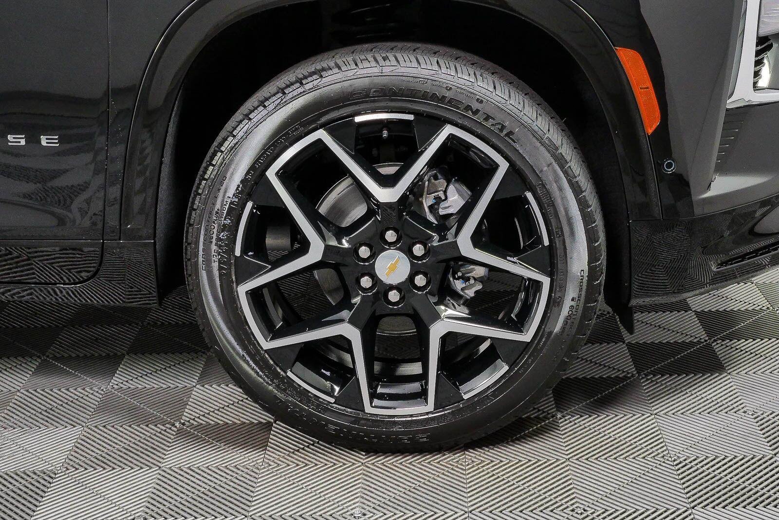 New 2026 Mosaic Black Metallic Chevrolet High Country image 41
