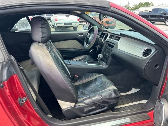 Used 2012 Red Ford V6 image 11