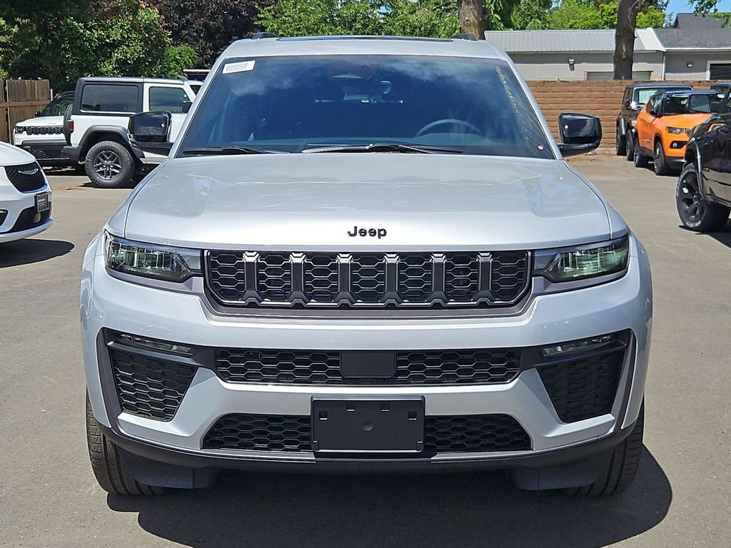New 2026 Silver Zynith Exterior Paint Jeep Limited image 2