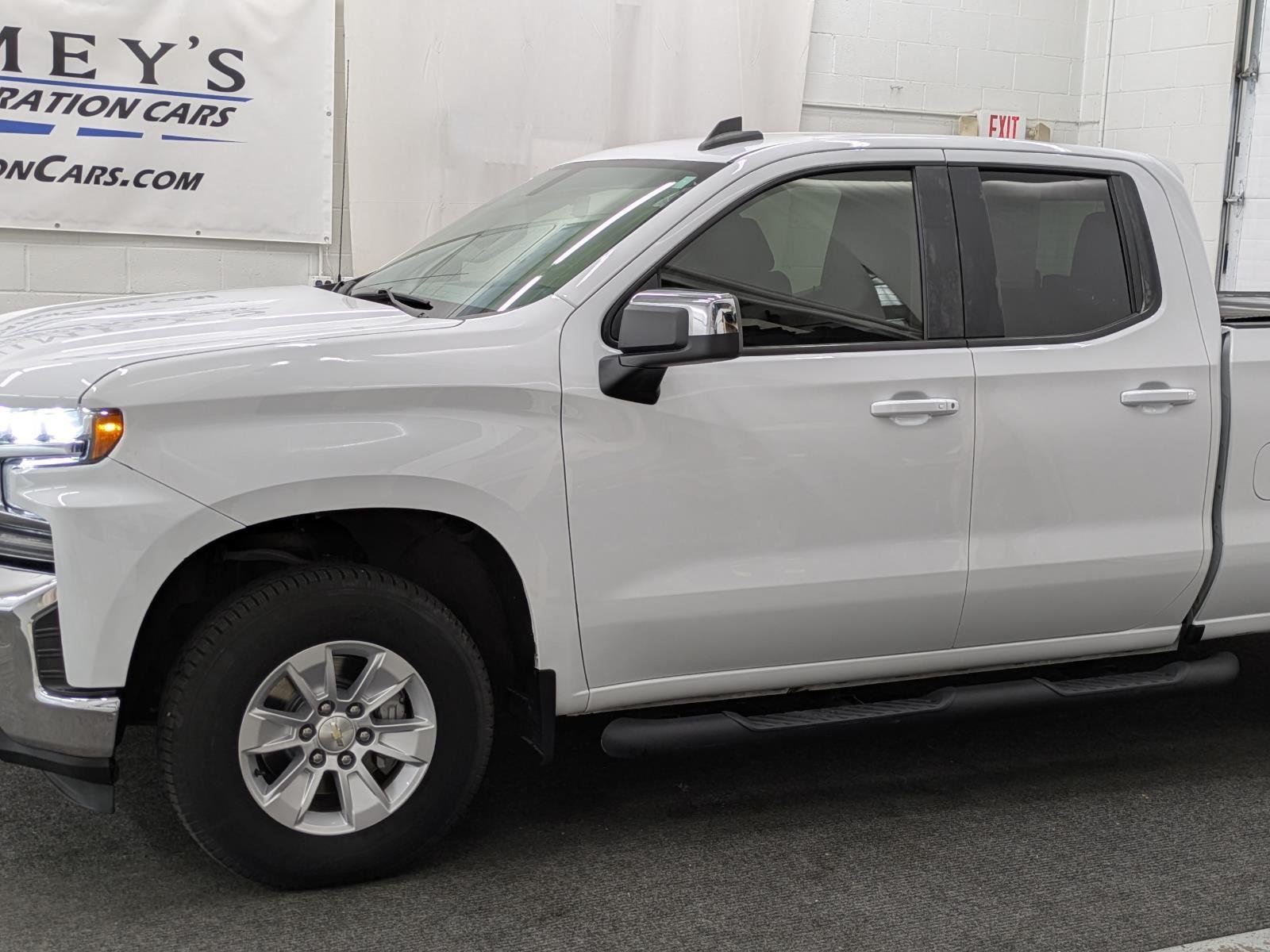 2021 Chevrolet Silverado 1500 LT photo 2