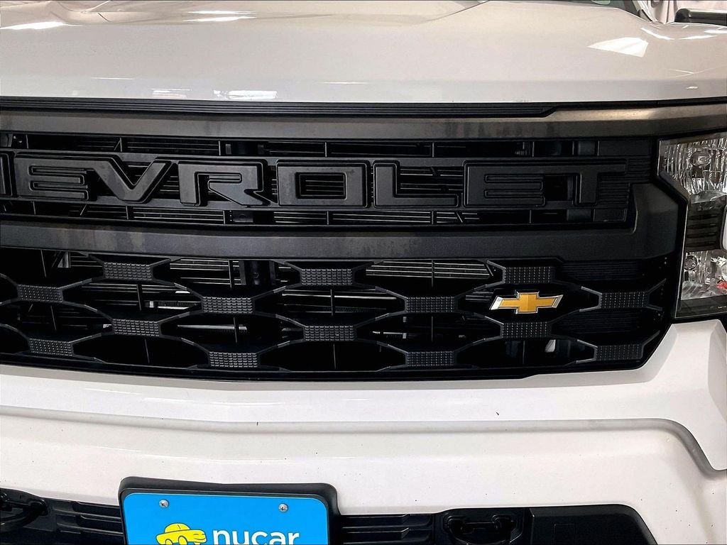 Used 2023 White Chevrolet Custom image 32