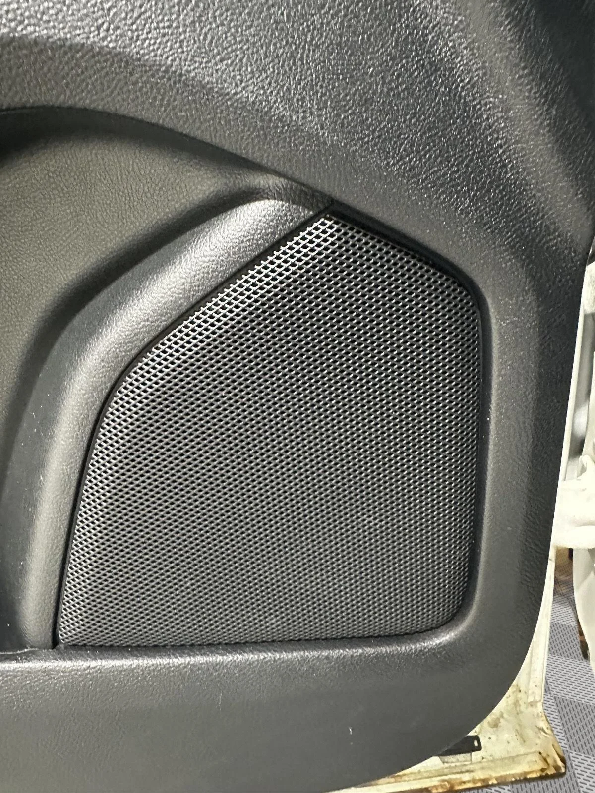 Used 2016 Oxford White Ford SEL image 22