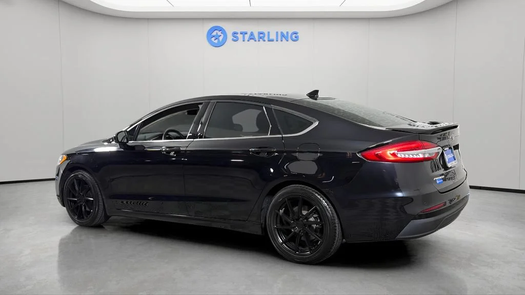 Used 2019  Ford SE image 4