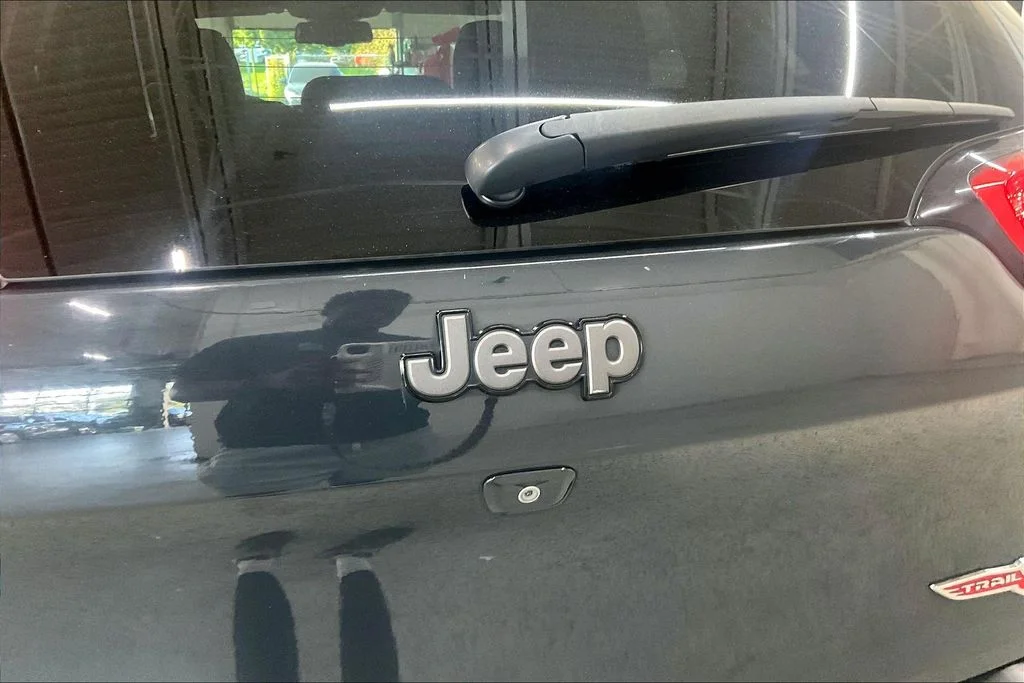 Used 2016 Black Jeep Trailhawk image 32