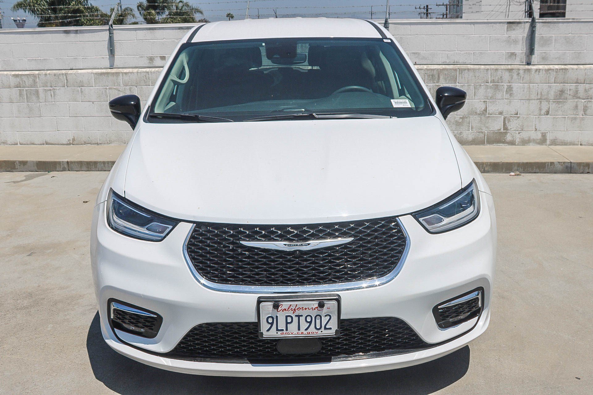 Used 2024 Bright White Clearcoat Chrysler Hybrid Select image 3