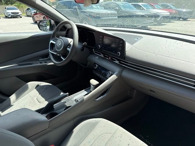 Used 2023 Silver Hyundai SEL image 8