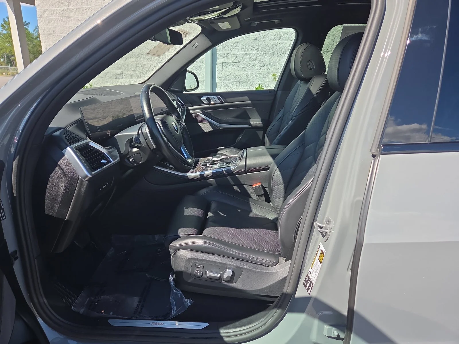 Used 2025 Gray BMW xDrive40i image 10