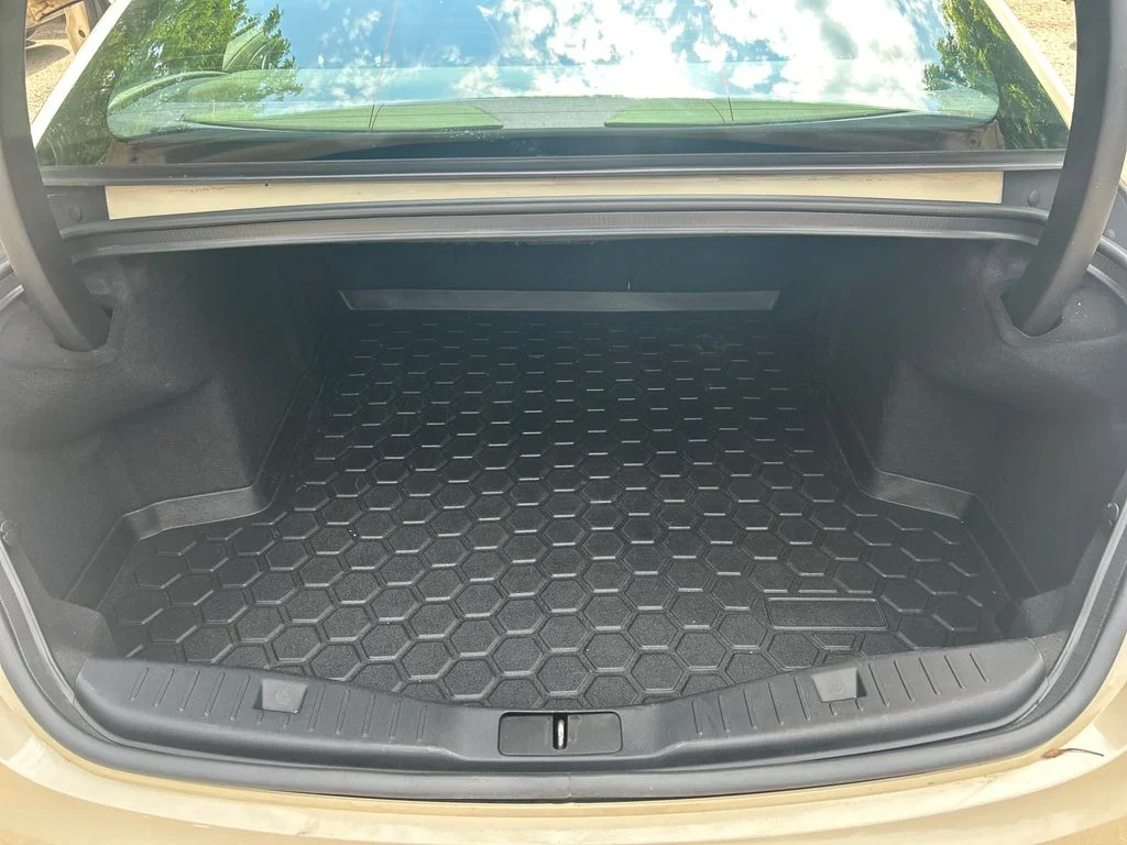 Used 2018  Lincoln Premiere image 22