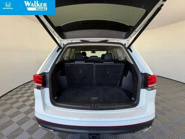 Used 2025 Pure White Volkswagen 2.0T SE w/Technology image 42