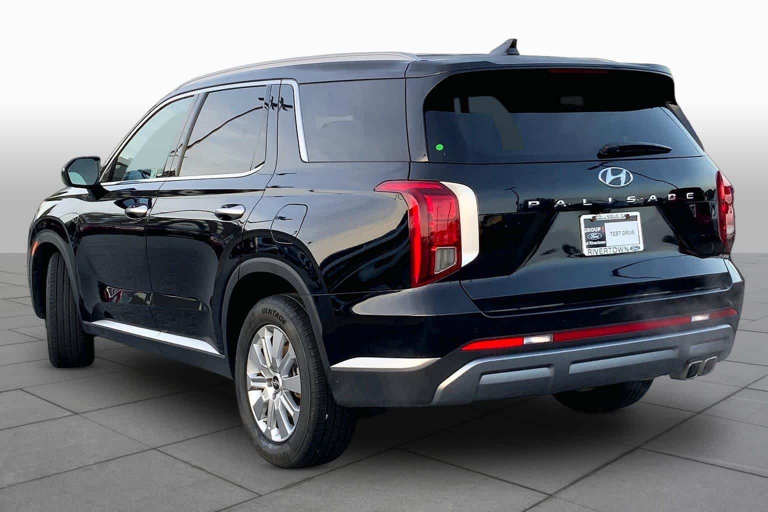 Used 2025 Abyss Black Pearl Hyundai SEL image 11