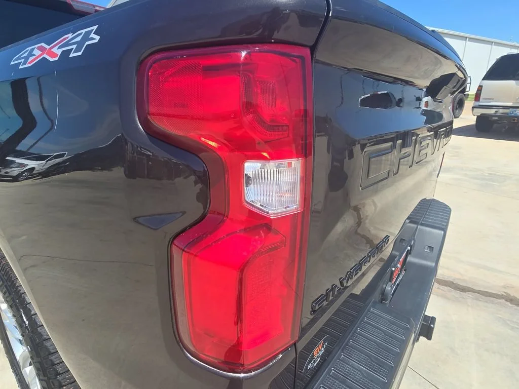 Used 2021 Oxford Brown Metallic Chevrolet RST image 33