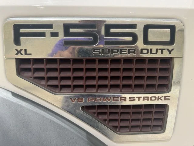 2008 Ford F-550 - Photo 24