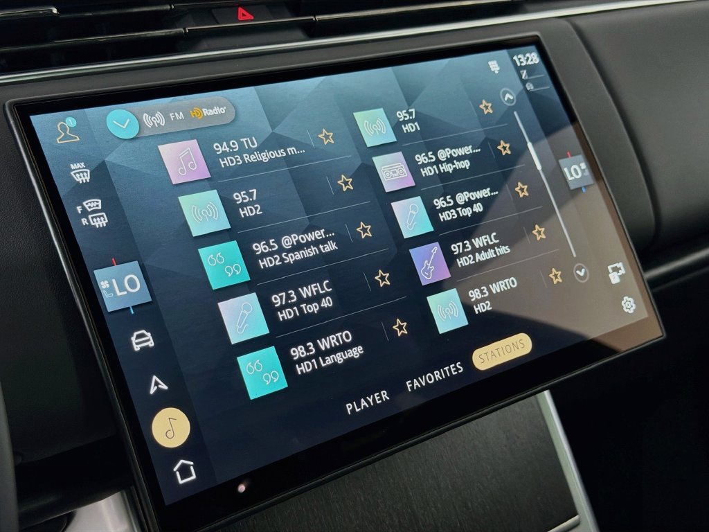 New 2027 Santorini Black Land Rover SE image 15