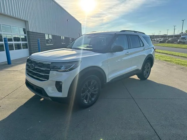 New 2026 Star White Metallic Tri-Coat Ford Active image 9