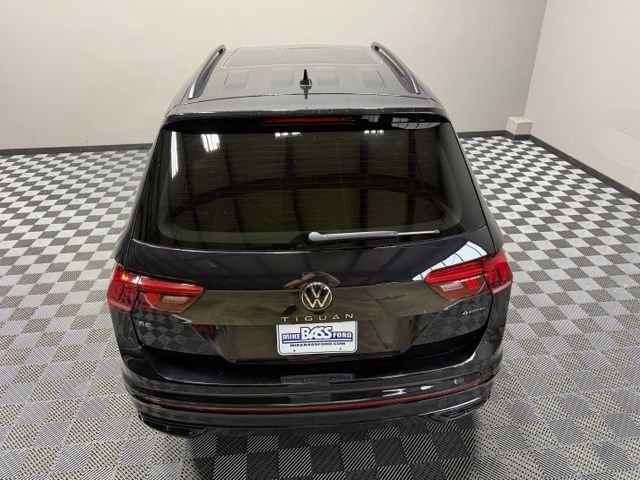 Certified Used 2022 Deep Black Pearl Effect Volkswagen 2.0T SE R-Line Black image 12