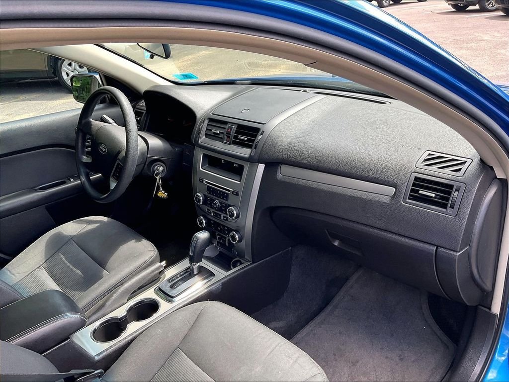 Used 2012 Blue Ford SE image 13