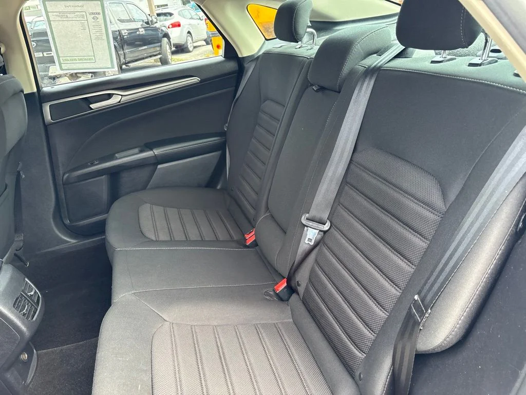 Used 2019 Silver Ford SE image 24