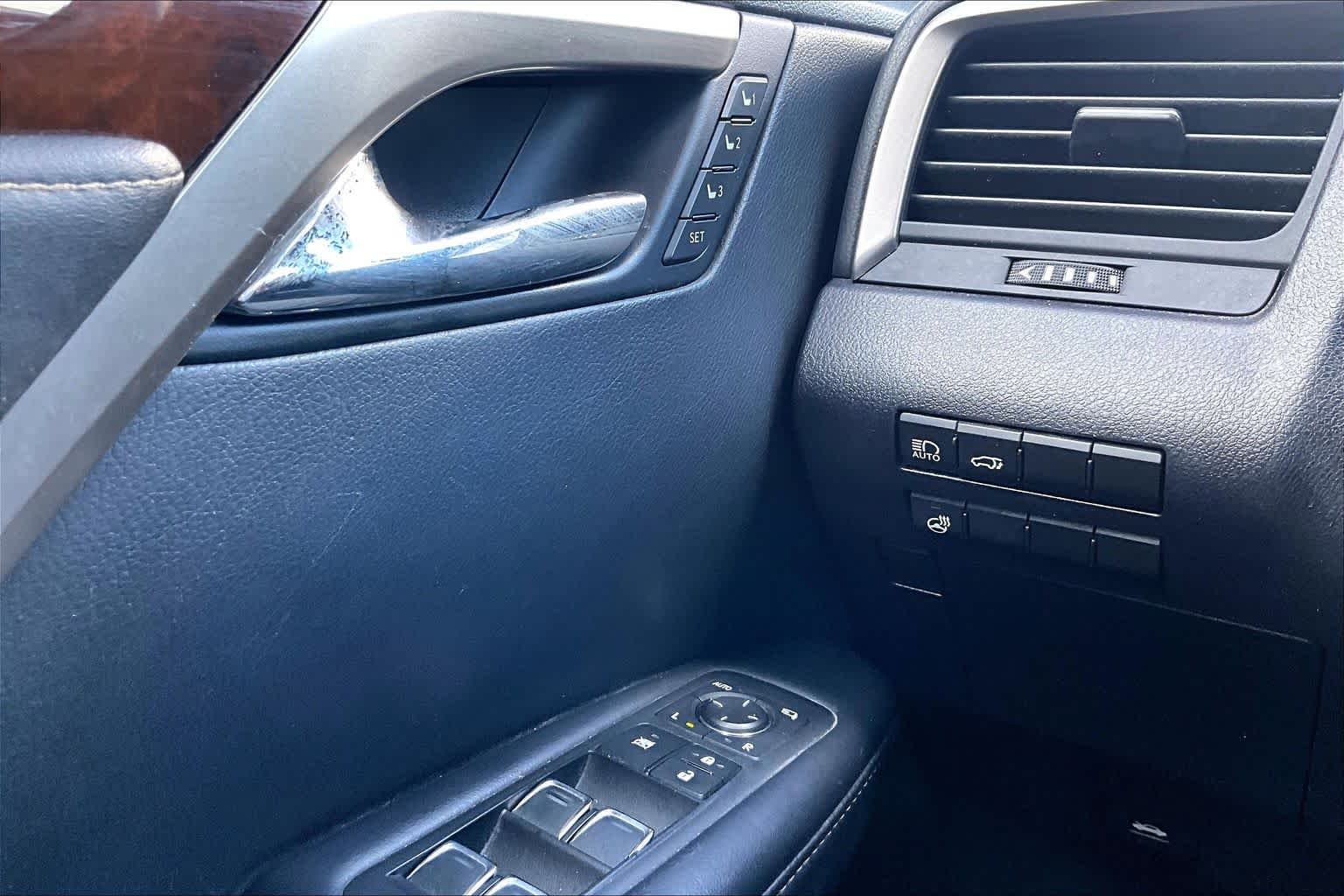 Used 2018 Atomic Silver Lexus  image 36