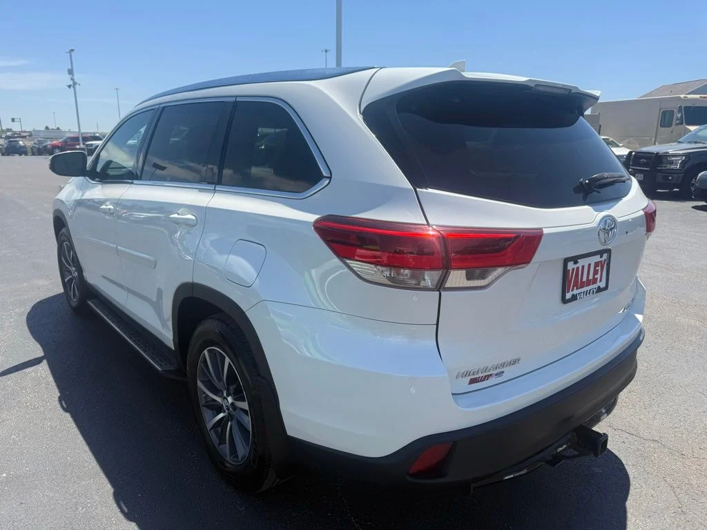 Certified Used 2019 Blizzard Pearl Toyota XLE image 6