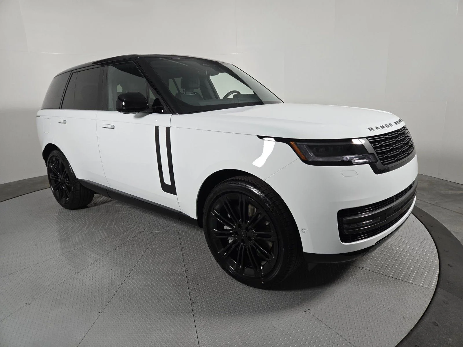 New 2026 Fuji White Land Rover SE image 16