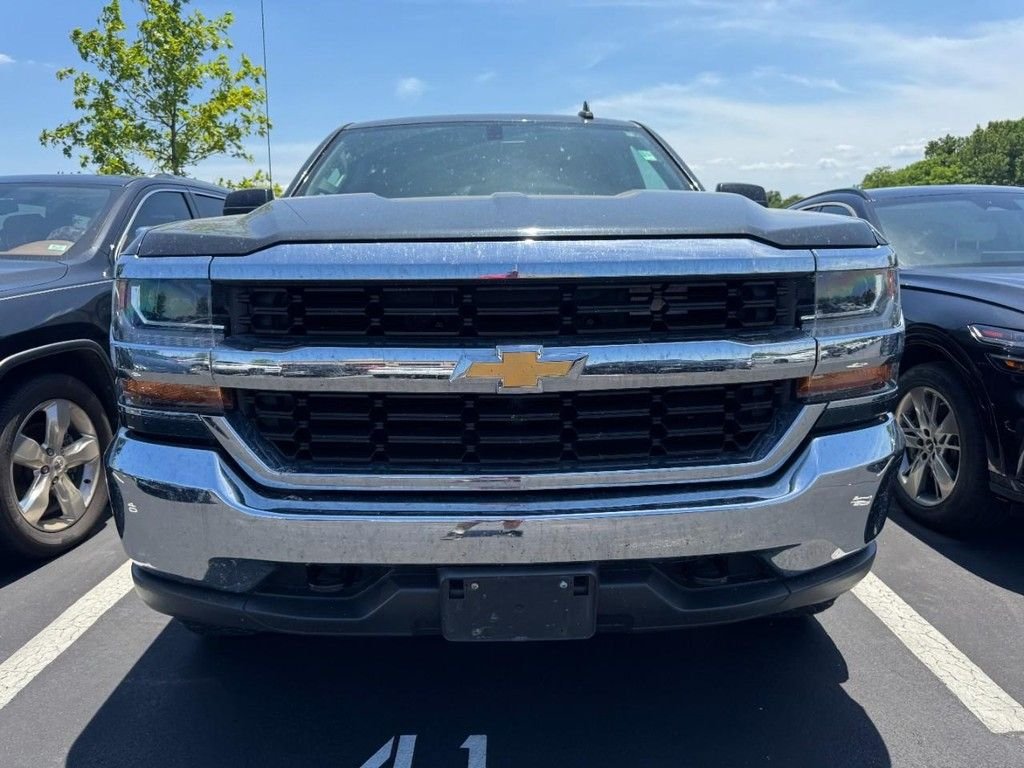 Used 2019 Gray Chevrolet LT image 2
