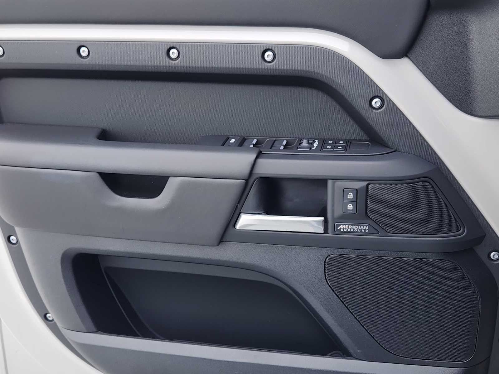 2026 Land Rover Defender X-Dynamic SE - Photo 22