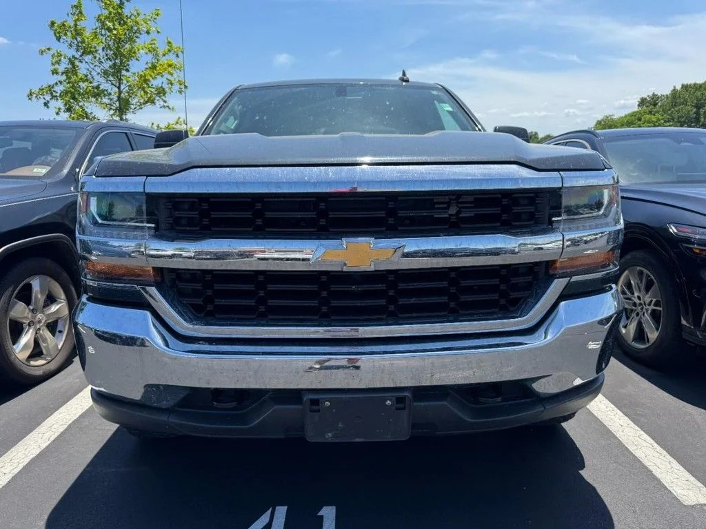 Used 2019 Gray Chevrolet LT image 2