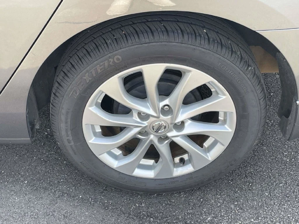 Used 2018 Gray Nissan SV image 9