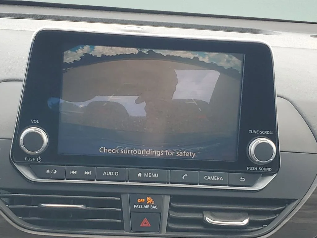 Used 2025 Gray Nissan SV FWD image 17