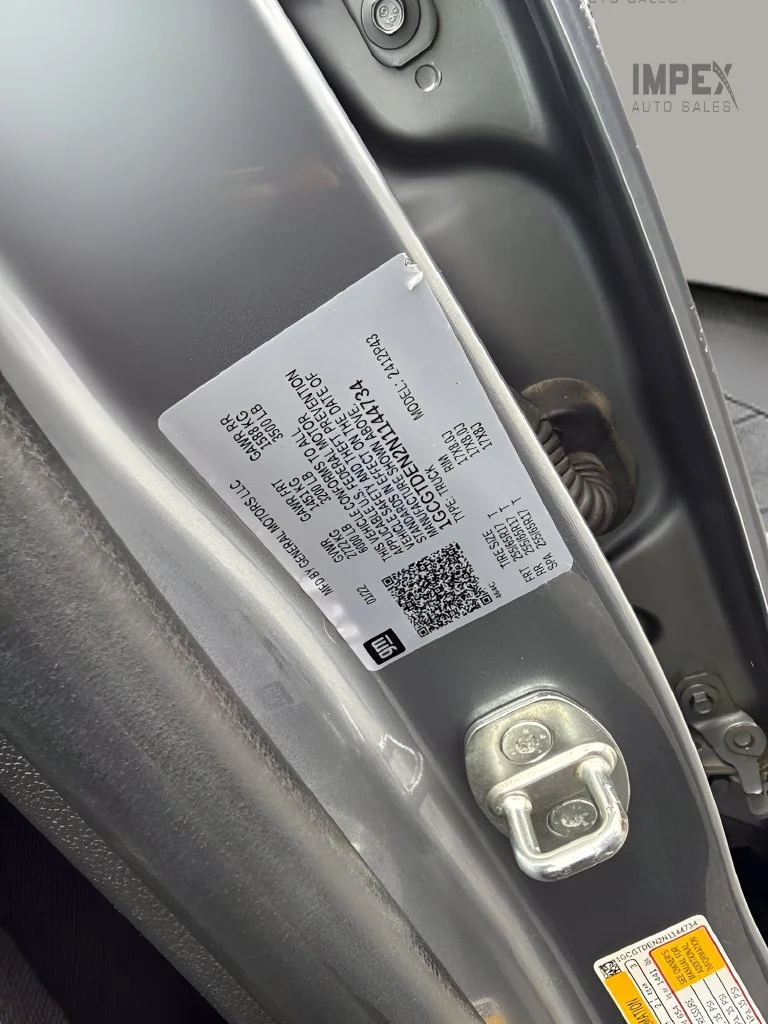 Used 2022 Gray Chevrolet Z71 image 21
