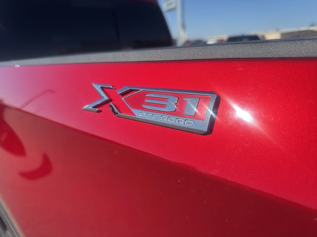 Used 2025 Volcanic Red Tintcoat GMC SLT image 9