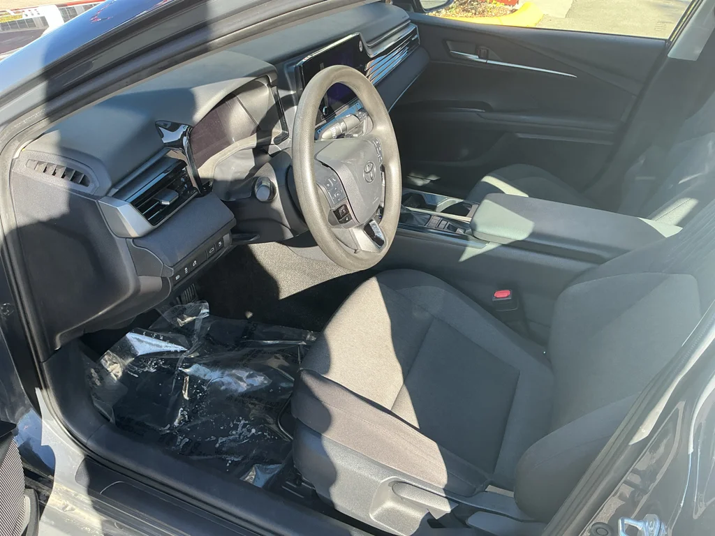 Used 2025 UNDERGROUND Toyota LE image 11