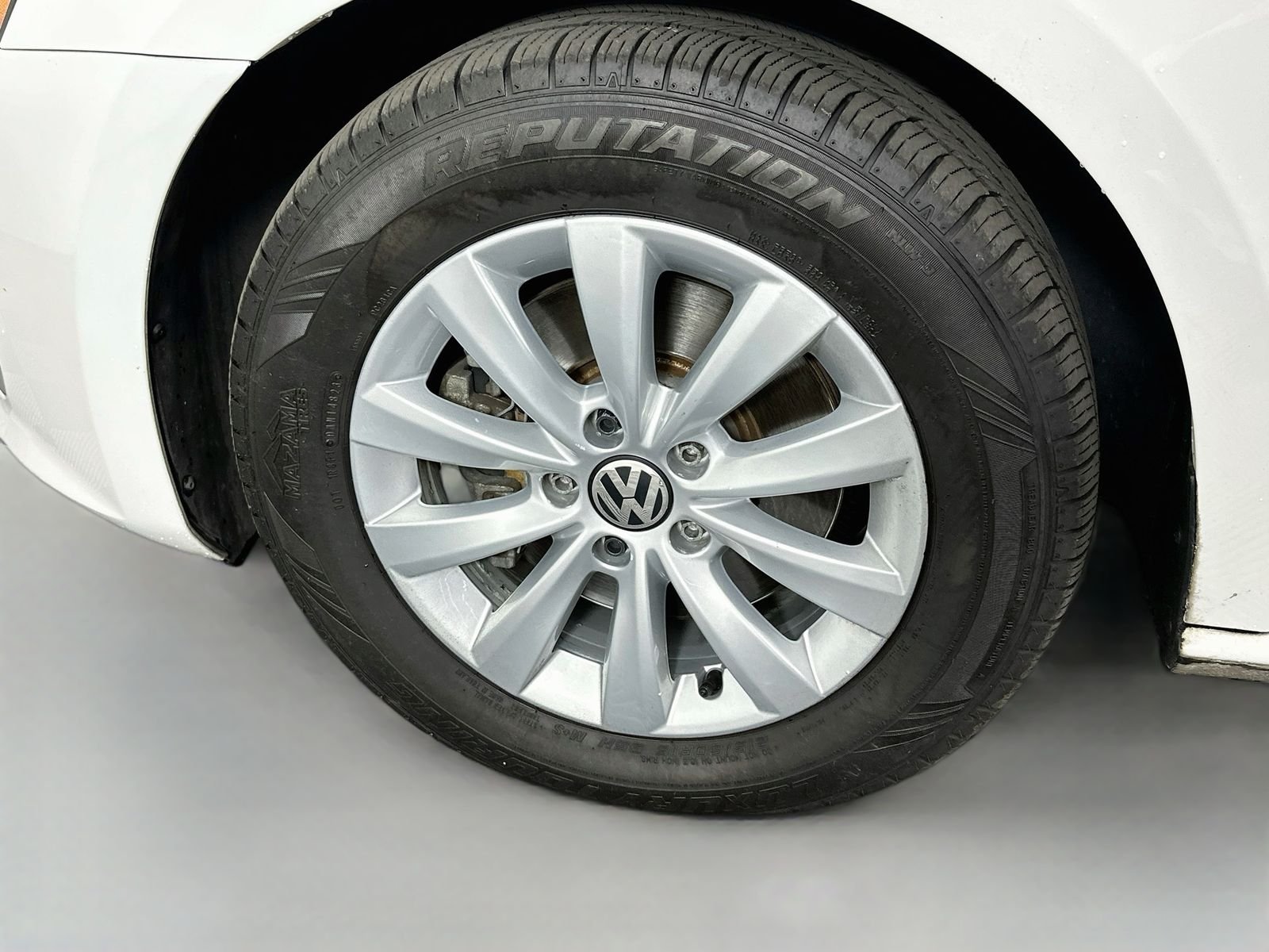Used 2015 White Volkswagen 1.8T S image 28