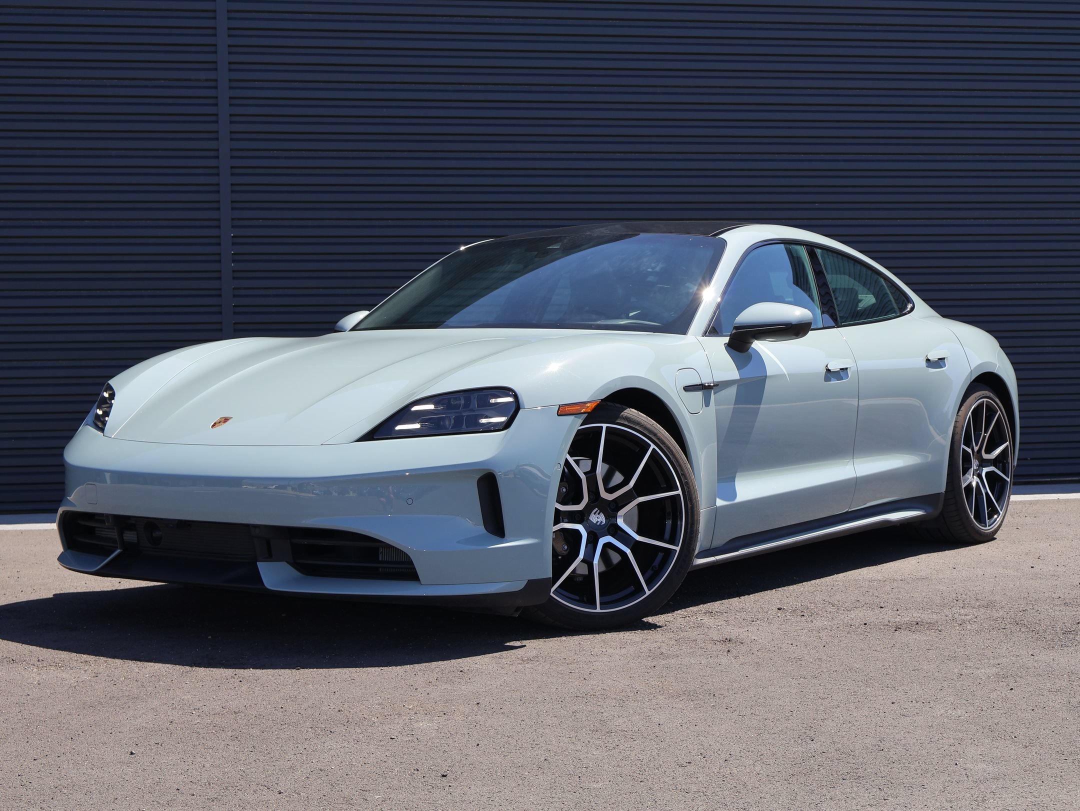 2025 Porsche Taycan 4S's photo