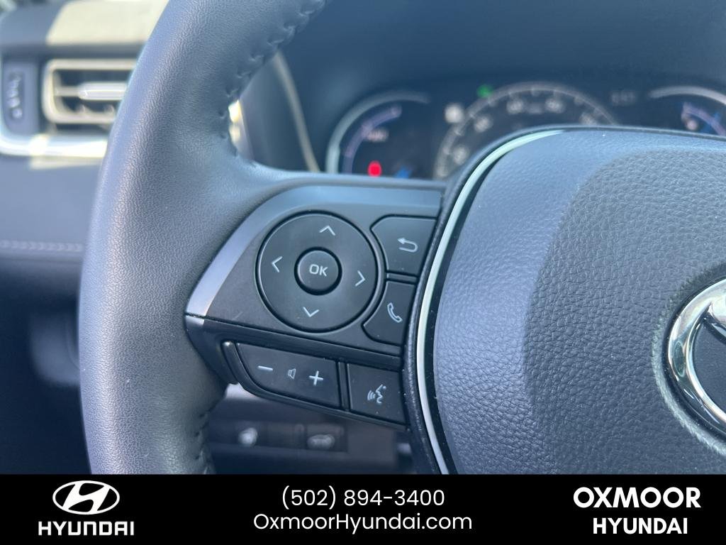 Used 2025 Wind Chill Pearl Toyota Hybrid XLE Premium image 17