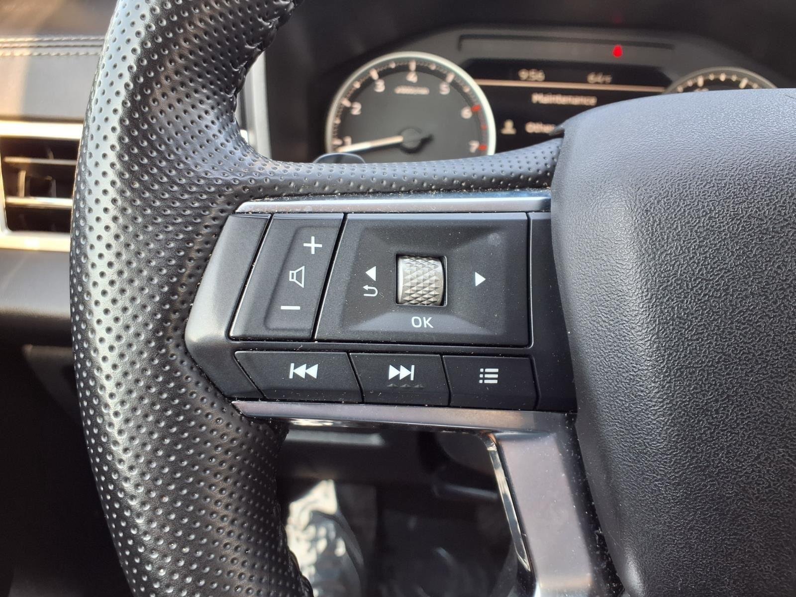 Used 2024  Mitsubishi SE image 27