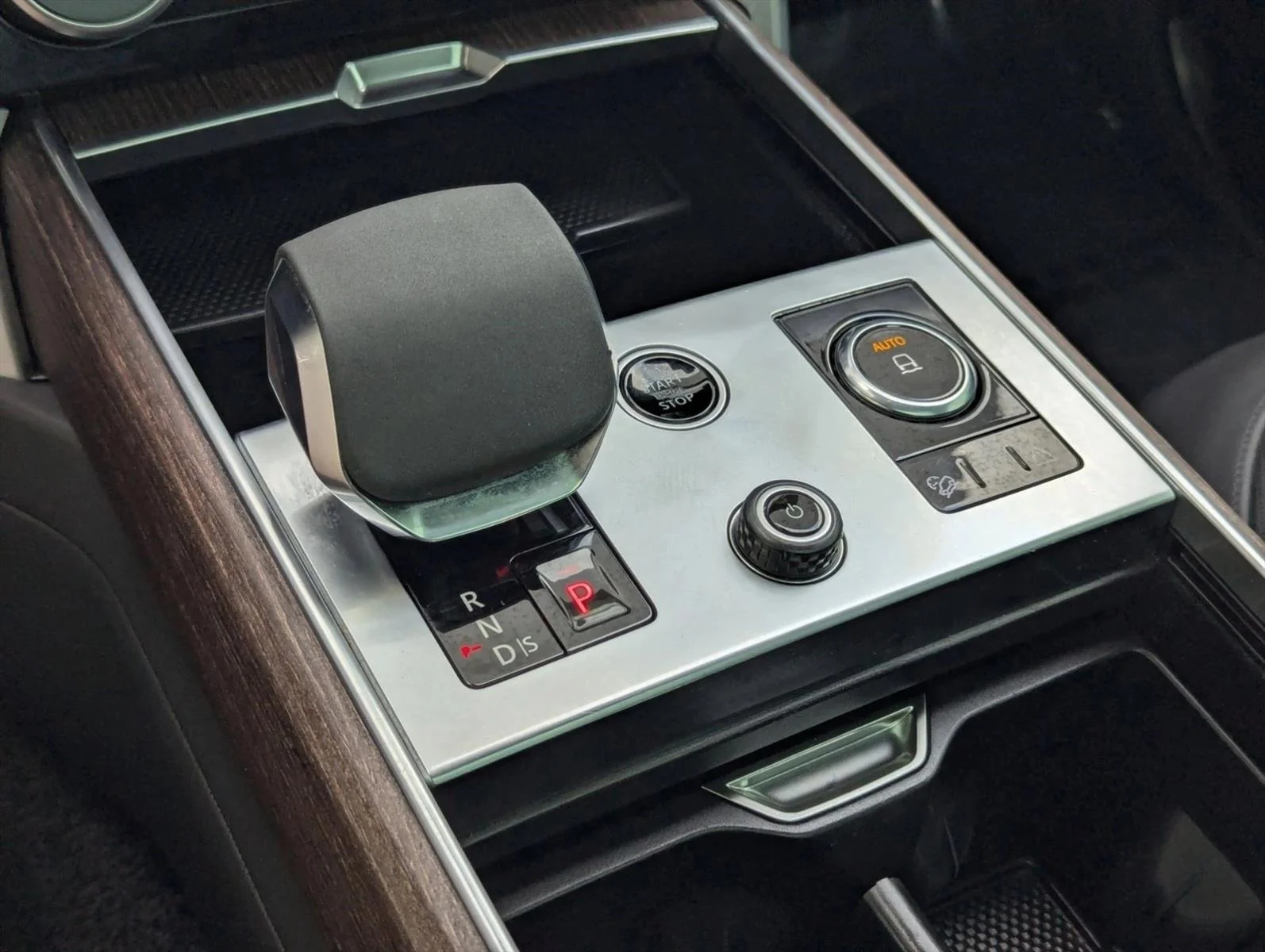 Used 2023 Black Land Rover SE image 10
