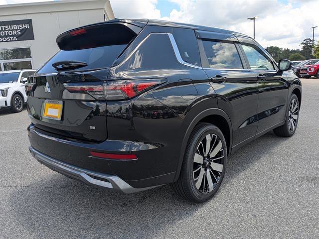 Used 2025 Black Diamond Mitsubishi SE image 4