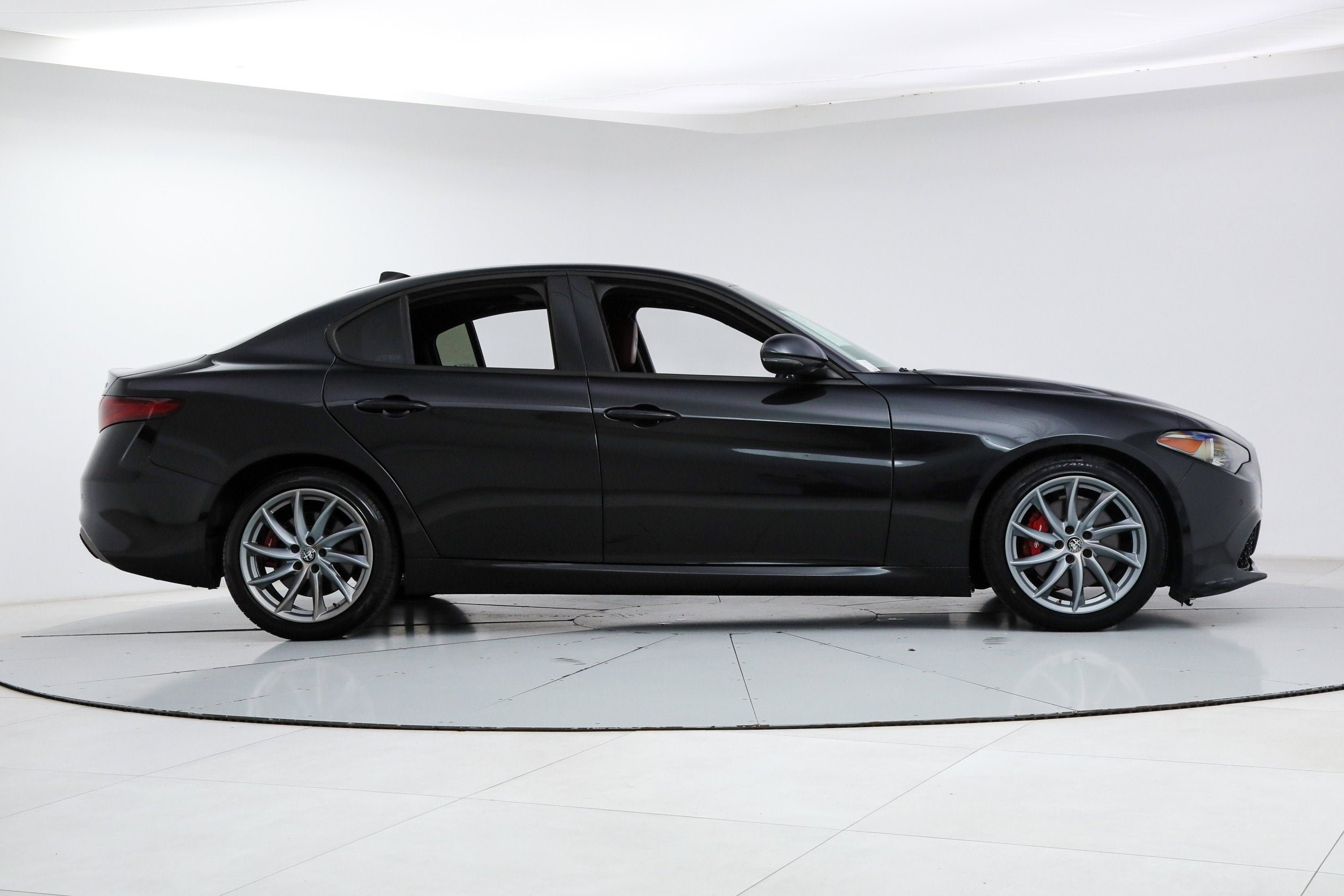 Used 2022 Black Alfa Romeo  image 6