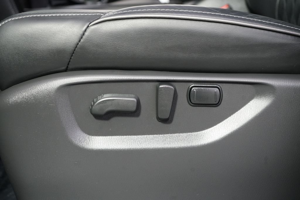 Used 2022 Black Obsidian INFINITI Sensory image 14